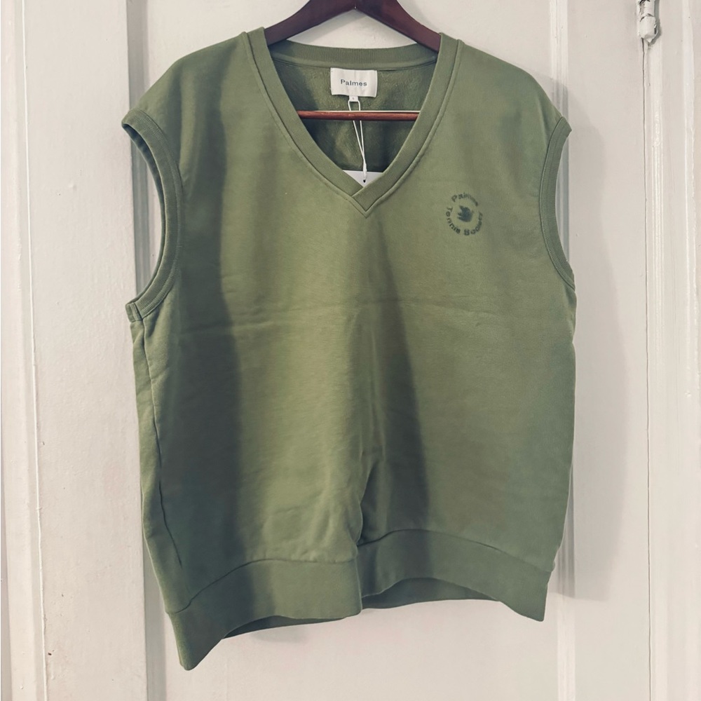 Sleeveless V neck sweater (NWT)